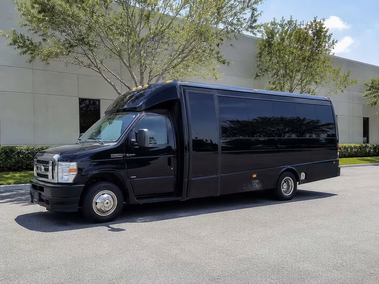 yuma 20 passenger minibus rental